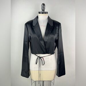 💚 3239. Black Satin Crop Blazer
